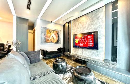 Ngoc Khanh Apartment | Top Luxury Apt In Vinhomes Metropolis
