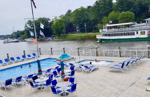 Saugatuck Condo | TOP NOTCH NESTING @ ♥️ of DOWNTOWN w SEASONAL WATERFRONT POOL & HOT TUB ACCESS❣️