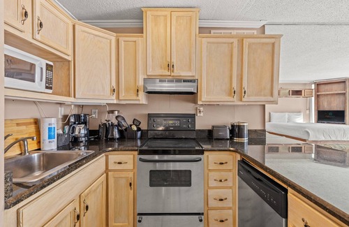 Panama City Beach Condo | Top Of The Gulf 111 | 0 Bed, 1 Bath