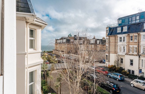 West Cliff Apartment | Top quality two bed apartment near beach front