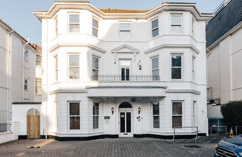 West Cliff Apartment | Top quality two bed apartment near beach front