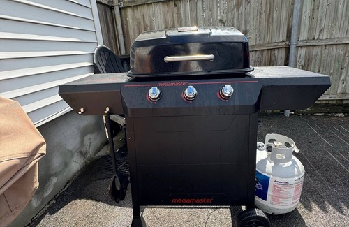 East Providence Apartment | Top-Rated 2BR Home – Close to Providence, Quiet Neighborhood!