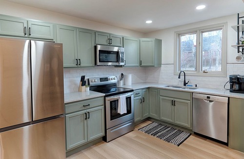 Jamestown Cottage | Top-rated 4-bedroom Lake Cumberland Retreat with Hot tub, Firepit, Lake Access