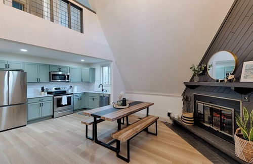 Jamestown Cottage | Top-rated 4-bedroom Lake Cumberland Retreat with Hot tub, Firepit, Lake Access