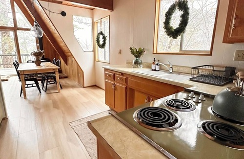 Fawnskin Cabin | TOP RATED - Big Bear Stargazer Cabin with Hot Tub