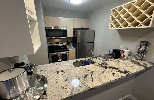 Old East Dallas Condo | ★ Top Rated - Knox Henderson Hot Spot, Corporate Condo ★