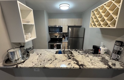 Old East Dallas Condo | ★ Top Rated - Knox Henderson Hot Spot, Corporate Condo ★