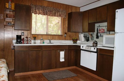 Pinetop Cabin | Top reviews! Weekend, weekly & monthly cabin! very clean! Low price