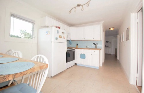 Mango Groves Apartment | Top SkyBlue Cottage Near Downtown and Beach