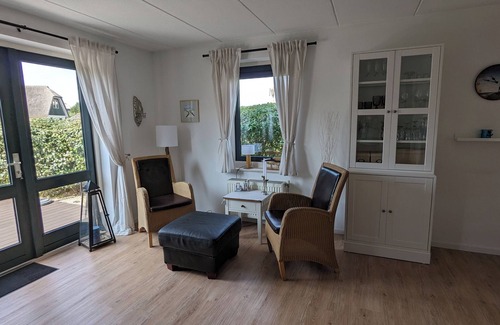 Julianadorp aan zee Villa | Top vacation villa 120 sqm, close to the beach, 2 bathrooms, WLAN, fireplace, bed linen included