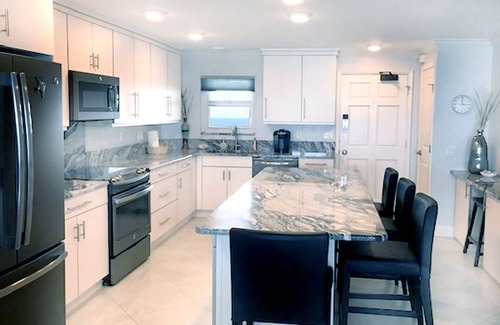 Daytona Beach Shores Condo | Top Views/1102 Shores Club: "10"Remodel/NO-DRIVE Bch/BBQ Grills/Picklbll/BsktBl