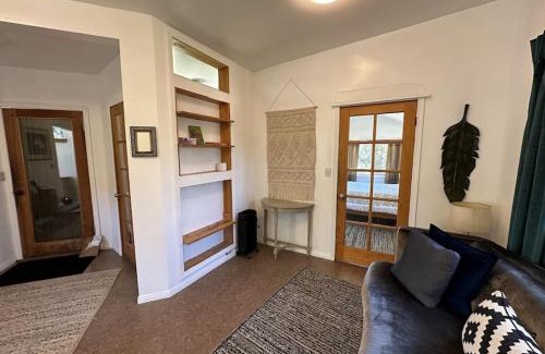 Topanga House | Topanga Panoramic View Loft with Trails & Creeks