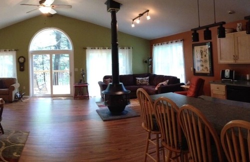 Catawissa Cottage | ‘Topl’ In’ Creek-Side Cottage