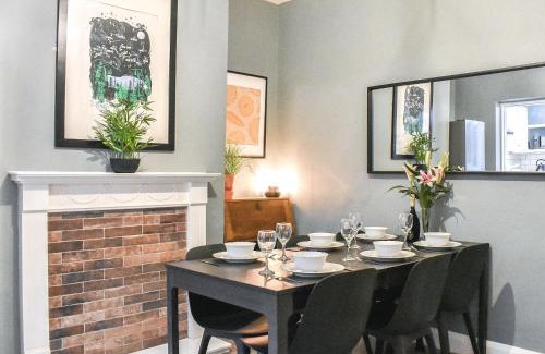 Whitby House | Topmast