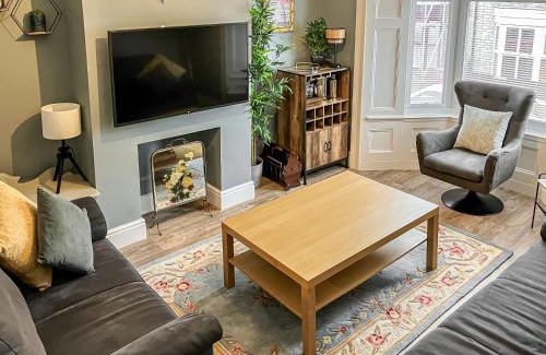 Whitby House | Topmast