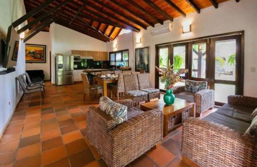 Giron Hotel | Topowa Club House Resort