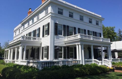 Bridgehampton Hotel | Topping Rose House