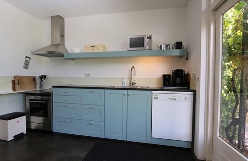 Nieuw-Haamstede Villa | Torenweg 9 holiday bungalow in prime location