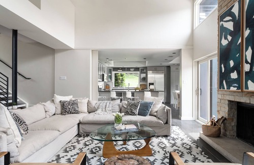 Austin House | Toro Canyon - 10 min. downtown/Heated or Cooled Pool/Hot Tub/More