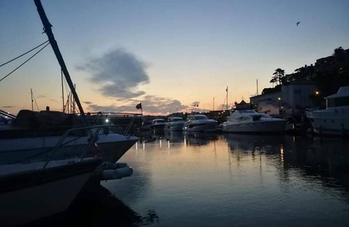 Torquay City Centre Cabin | Torquay - Boat - Sleeps 2 - Seaside