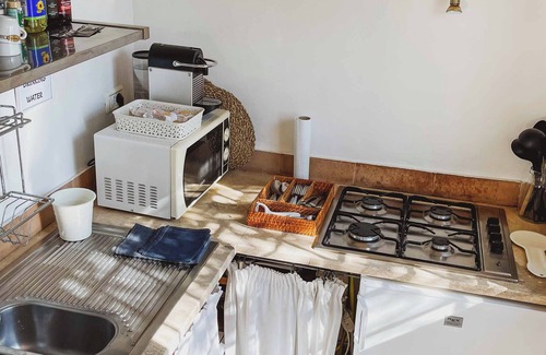 Torre de' Passeri Apartment | "Torre" apartment with double bedroom e and two single beds