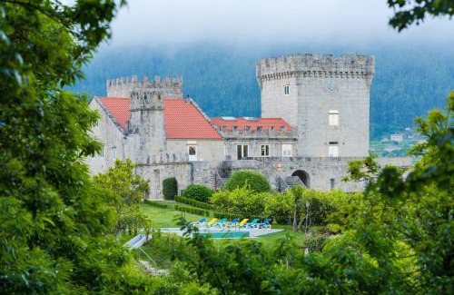 Tomino Hotel | Torre de Tebra