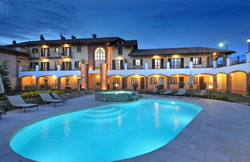 Serralunga d'Alba Hotel | Tota Virginia Antico Podere