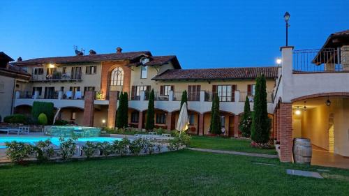 Serralunga d'Alba Hotel | Tota Virginia Antico Podere