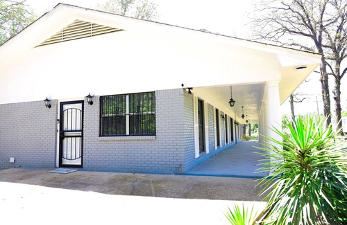 Tougaloo House | Totally Renovated Home in the Luxurious Lakeover Community