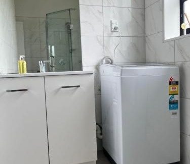 Totara Vale House | Totara Vale, Free Coffee, parking and wifi, near Glenfield Mall and highway 18,1