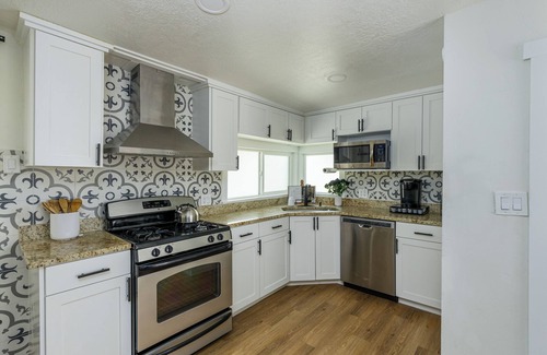 Fairpark House | Touchdown Airport to Downtown at the Rose Garden