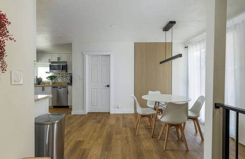 Fairpark House | Touchdown Airport to Downtown at the Rose Garden