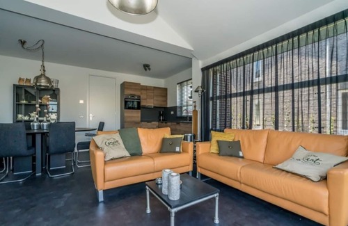 Oude-Tonge House | Tough and industrial with lots of space around the house for storing your fishing or cycling equipme