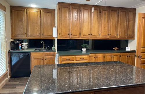 Enchanted Oaks House | Tournament Quiet Retreat ❤, Private Boat Ramp Fisherman's Paradise. Deep water