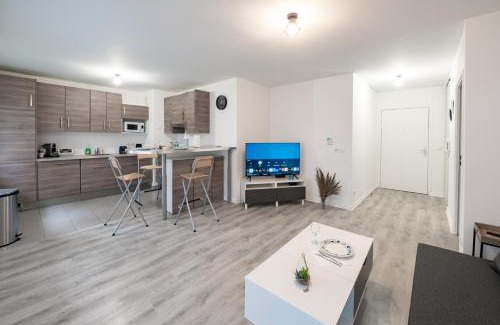 Massy Apartment | Tout confort à Massy - Parking/TGV et RER B&C