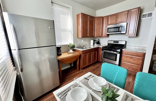 Tower Grove East Apartment | Tower Grove Pet Friendly 2nd Floor Studio - 4 mi to SLU & Barnes -Shared Laundry