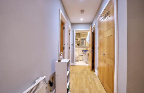 Wapping Apartment | Tower of London Escape Modern 2 bed Flat