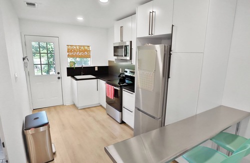 Denver Heights House | Tower of the Americas |The Alamo |La Villita |Lounge |Yard |Games |DT 3mi