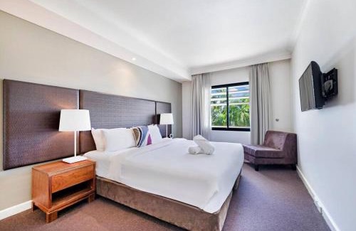 Darwin City Centre Apartment | Towering Palms, A Seaside Balcony with Resort Pool