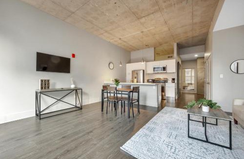 Downtown St. Louis Apartment | Towers At Opop 604 Spacios And Cozy 2 Bd 1 B