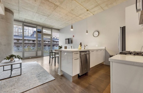 Downtown St. Louis Apartment | Towers at Opop 604 Spacios and Cozy 2 bd 1 b