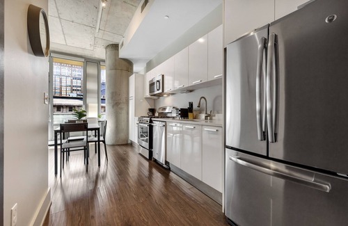 Downtown St. Louis Apartment | Towers at Opop 703 Spacios and Cozy 1 bd 1 b