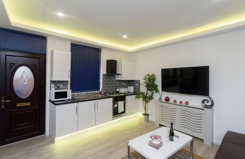 Rodley Apartment | Towler House Apartments 6 Beds in 3 Bedrooms