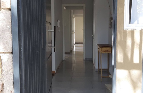 Mendoza City Center House | Town center house with pool and barbecue