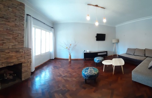 Mendoza City Center House | Town center house with pool and barbecue