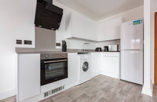 Chelmsford Apartment | Town centre apartment with balcony & free parking space!