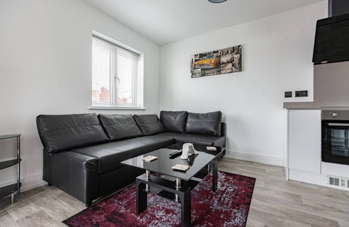Chelmsford Apartment | Town centre apartment with balcony & free parking space!