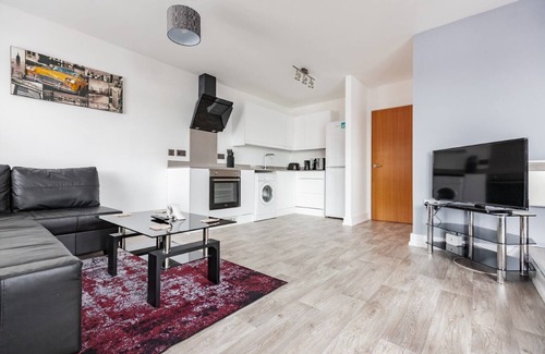 Chelmsford Apartment | Town centre apartment with balcony & free parking space!