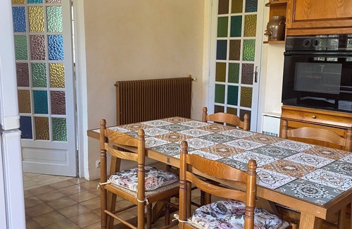 Fondettes House | Town/country house 6 km from Tours, fitted kitchen, garden, pets welcome.