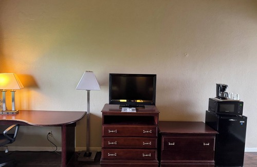 Clinton Hotel | Town & Country Motel
